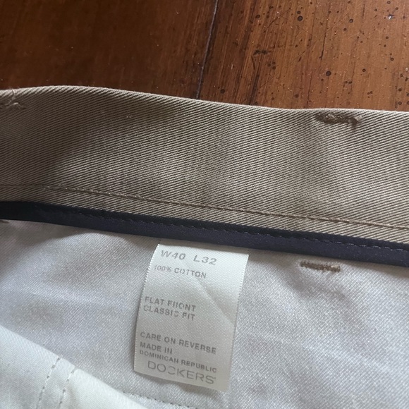 Mens docker, size 40x 32 khaki , like new!no pleat - Picture 3 of 4